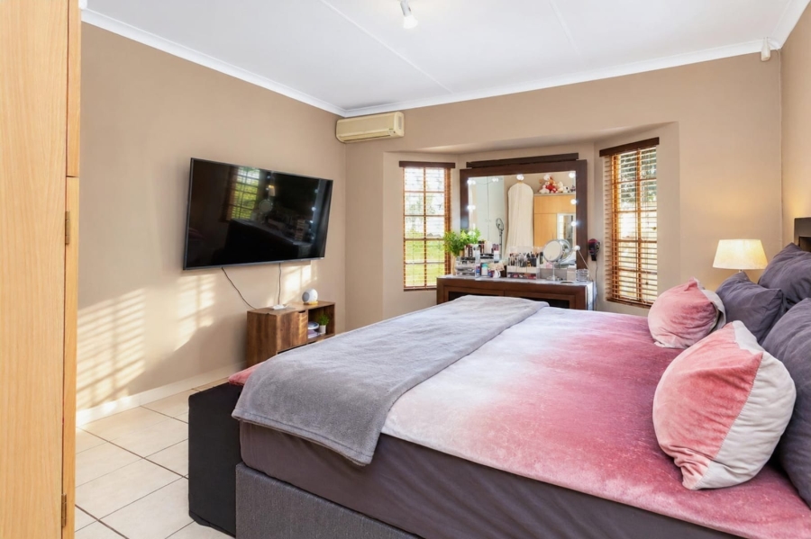 4 Bedroom Property for Sale in Safari Gardens North West